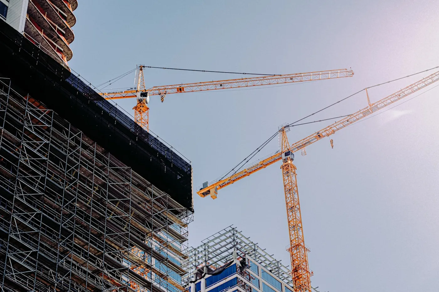 Gru sopra un cantiere